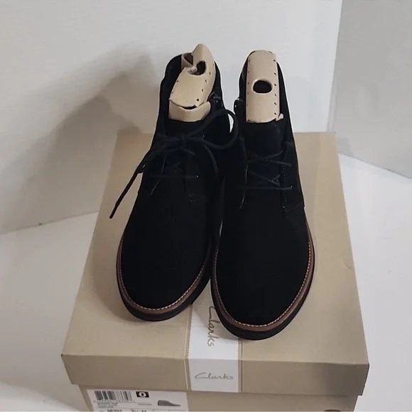 CLARKS NIB Women's Black Suede Ankle Boots Size 7.5 - Picture 4 of 8